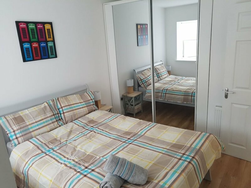 Гостиница Four bed comfy house cork suit 7 guest