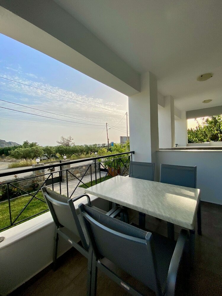 Фото Eirini & Manolis Apartments