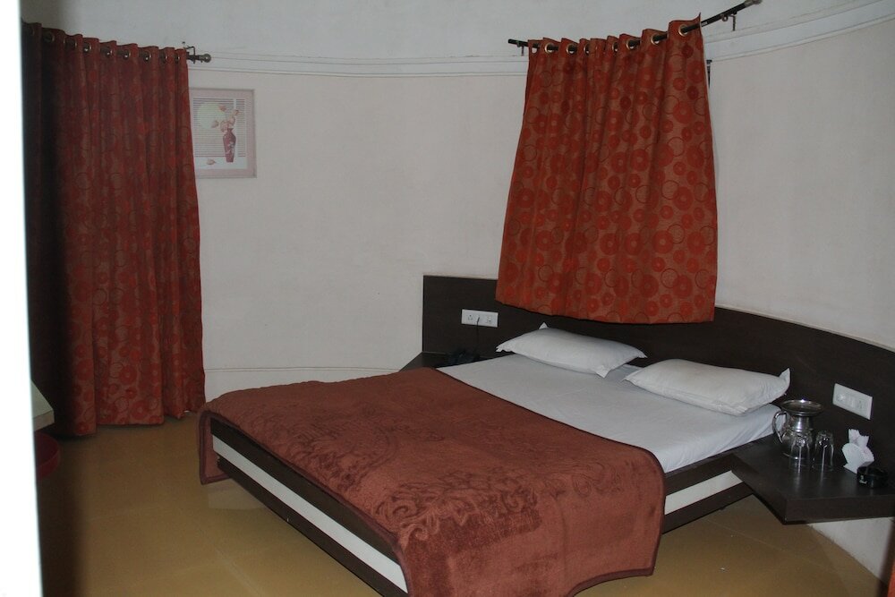 Фото Hotel Tapovan