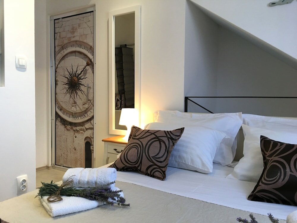 Фото Central Split Apartments and Rooms Paese