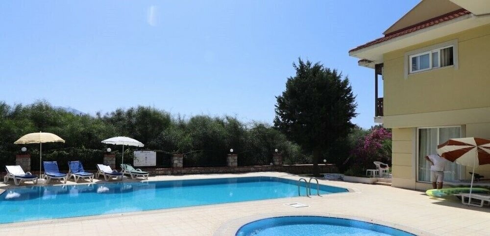 Фото Villa Th18 by JoyLettings