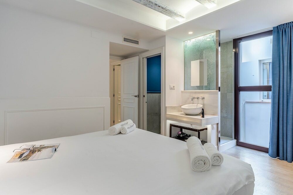 Фото Enjoybcn Colon Apartments