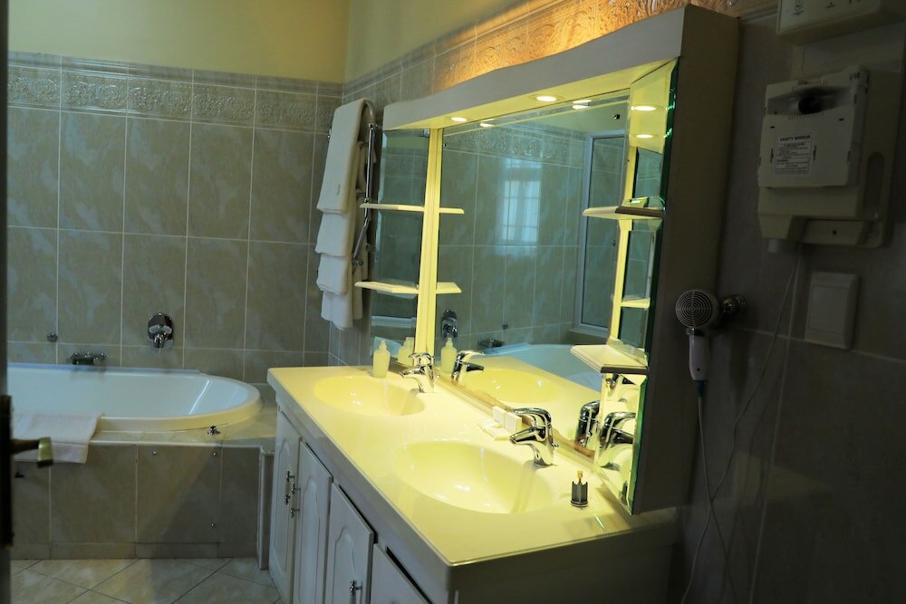 Фото King's Tide Boutique Hotel