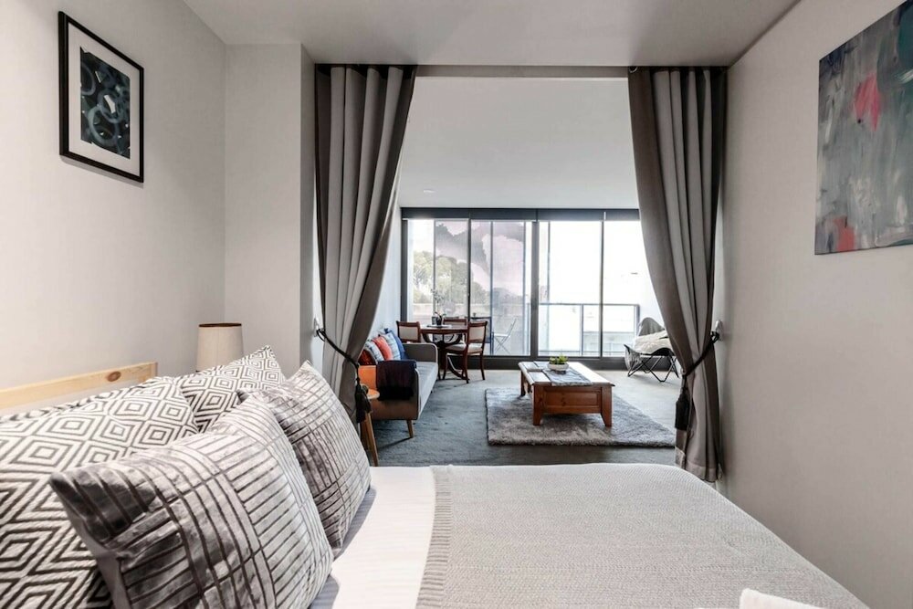 Фото Spacious 1bd 50m From Chapel Street