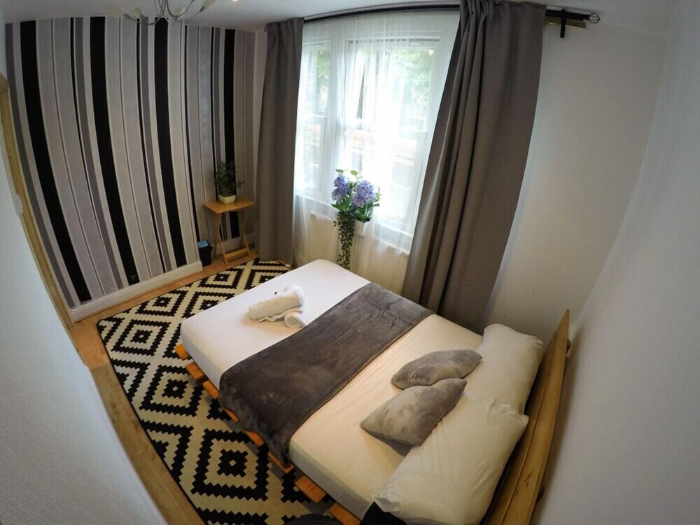 Фото Hollybush Row Rooms