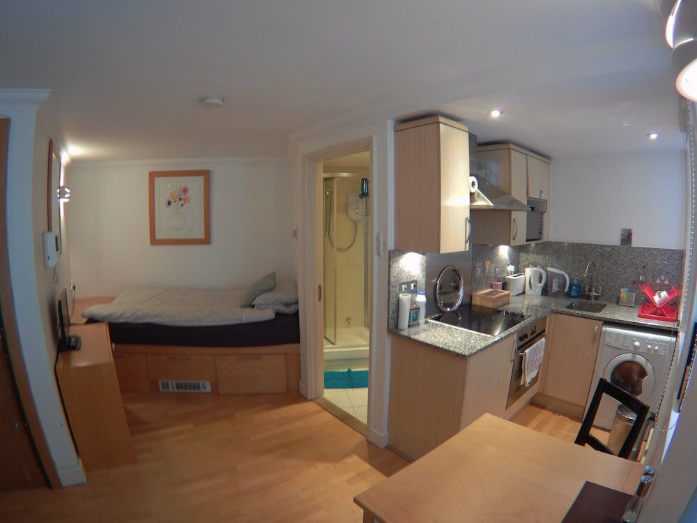 Фото Tower Hill Studio Appartment