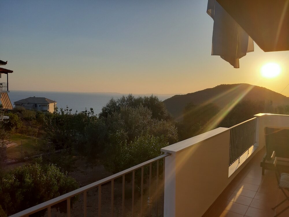 Фото Olive Tree Apartment