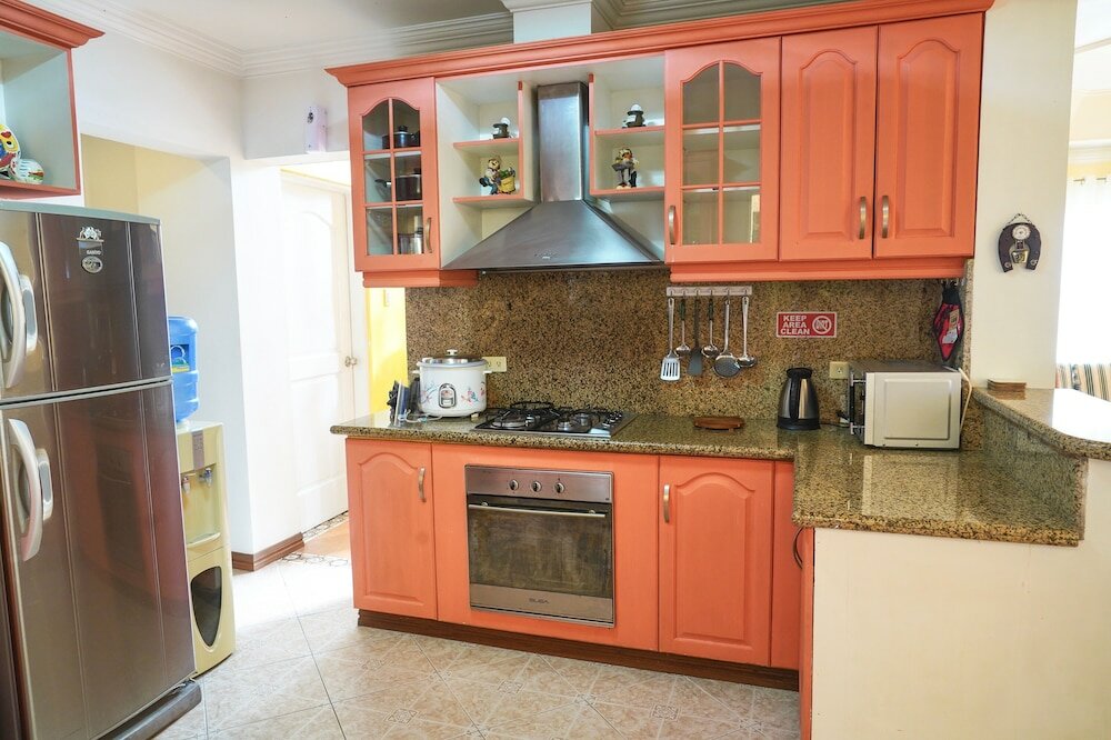 Фото Charming Tagaytay Vacation Home