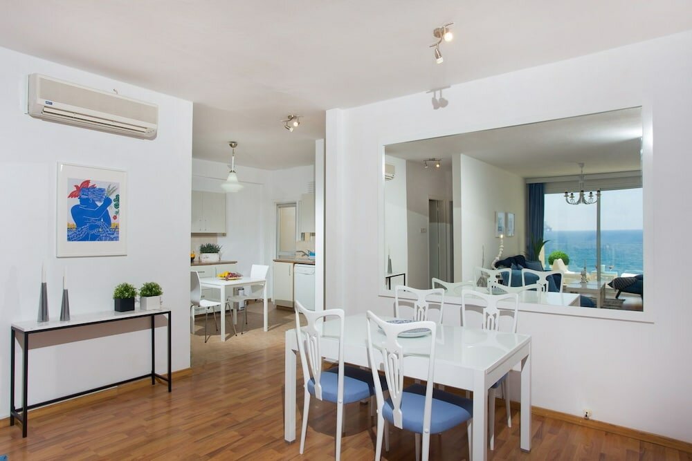 Фото Seaside Luxury Beach Apartment