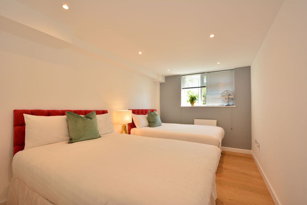 Фото London Deluxe Apartments