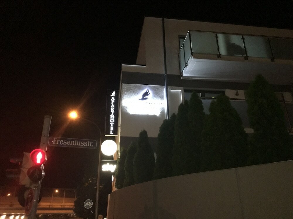 Фото Sahara Falcon