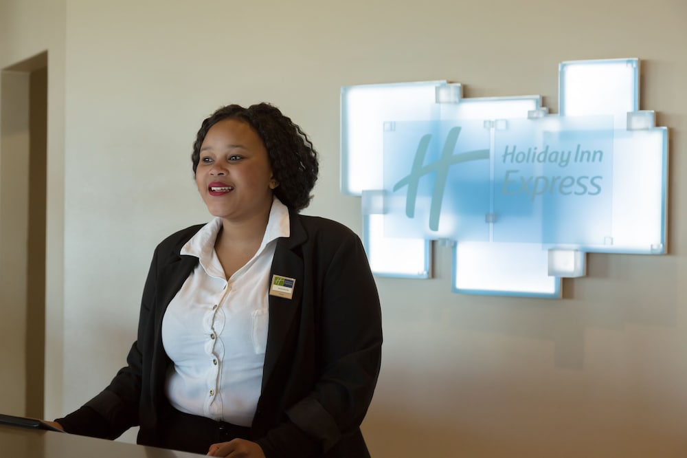 Фото Holiday Inn Express Sandton Woodmead, an Ihg Hotel
