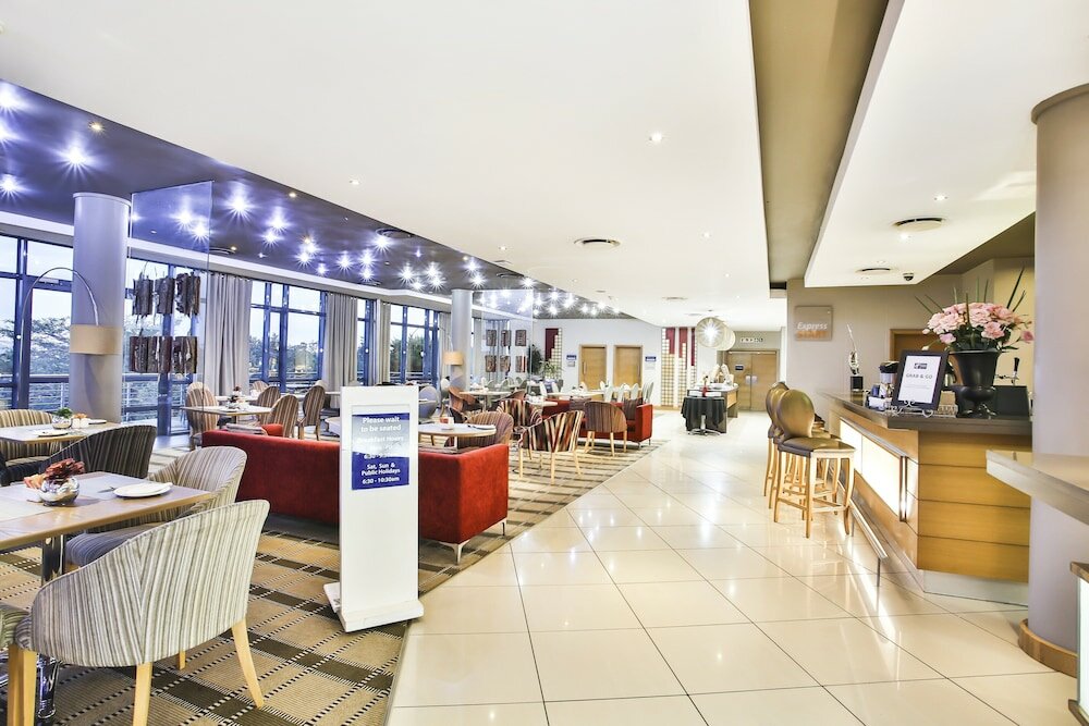 Фото Holiday Inn Express Sandton Woodmead, an Ihg Hotel