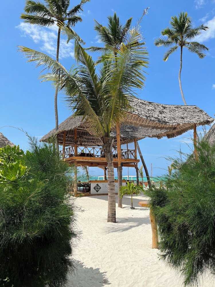 Фото Tiki Beach Club and Resort