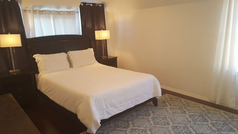 Фото Great 2 Floor house in Beverly-wood