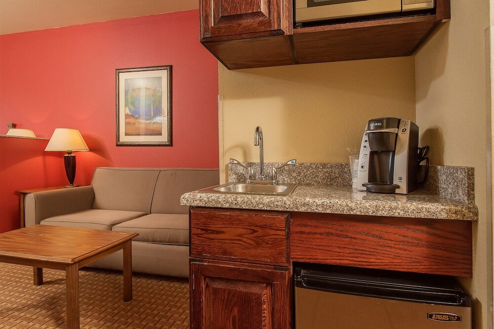 Фото Baymont Inn & Suites by Wyndham Sturgis