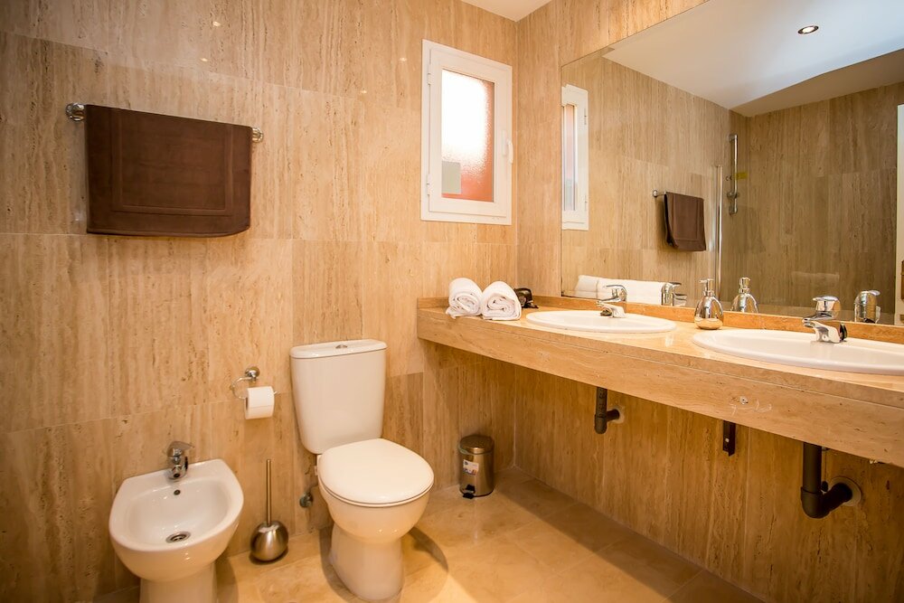 Фото Luxurious and Spacious, 3 bedroom apartment Za16