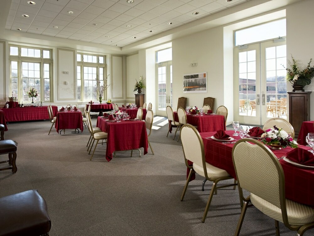 Фото Grand Eastonian Hotel & Suites