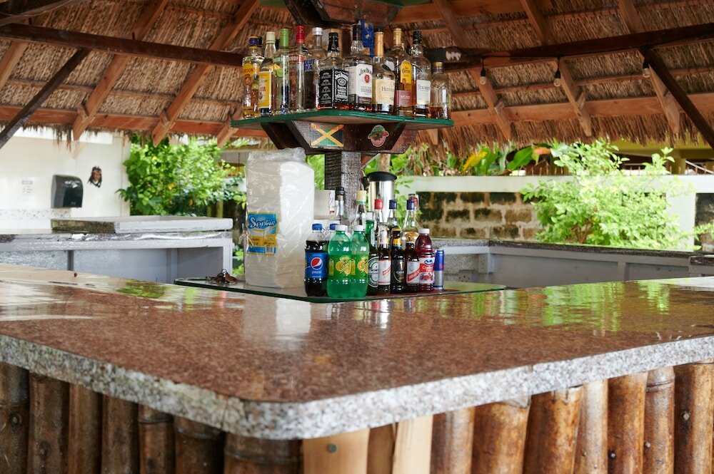 Фото The Yellow Bird