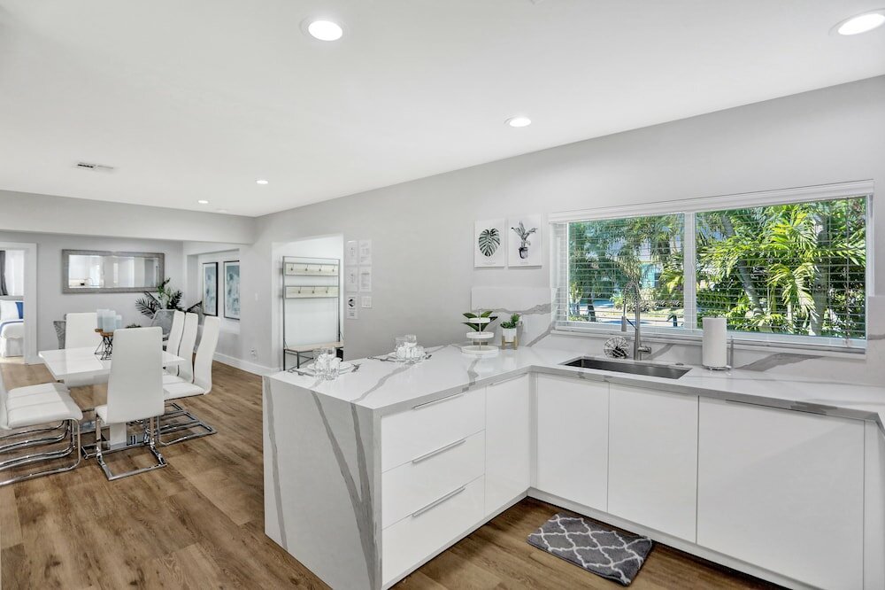 Фото Private Heated Pool 3br with Water View