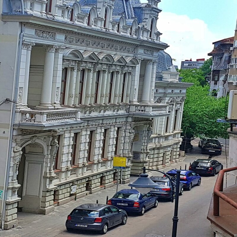 Гостиница Spacious Apartment In The Centre Of The Capital в Бухаресте