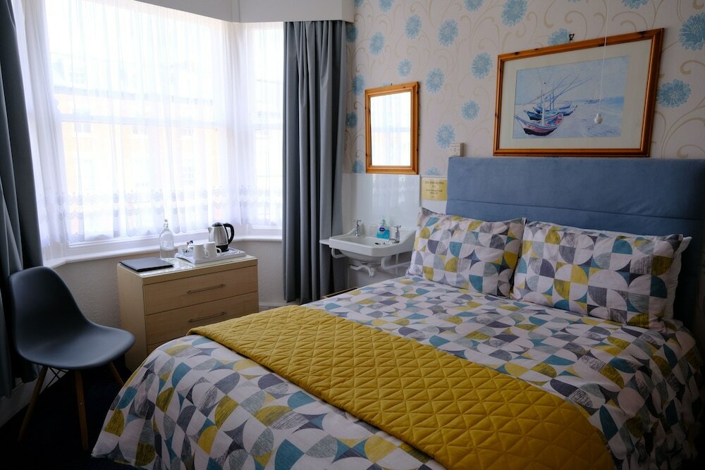 Фото Ainsley Court Guest House