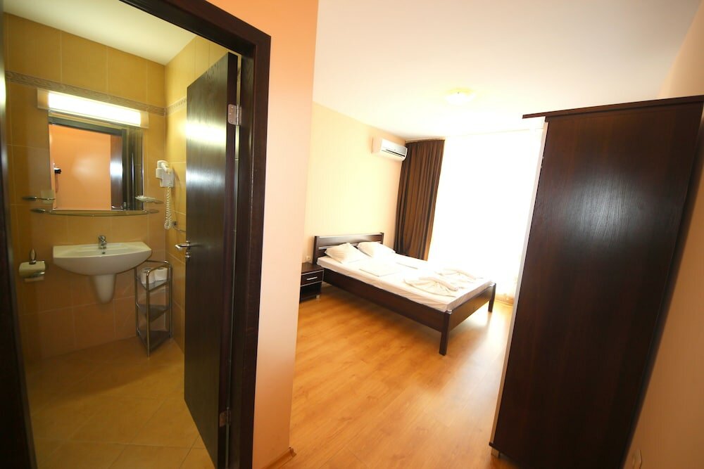 Фото Menada Luxor Apartments