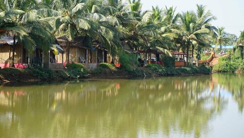 Гостиница Om Lake Resort в Арамболе