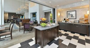 Гостиница Hampton Inn & Suites Des Moines Downtown