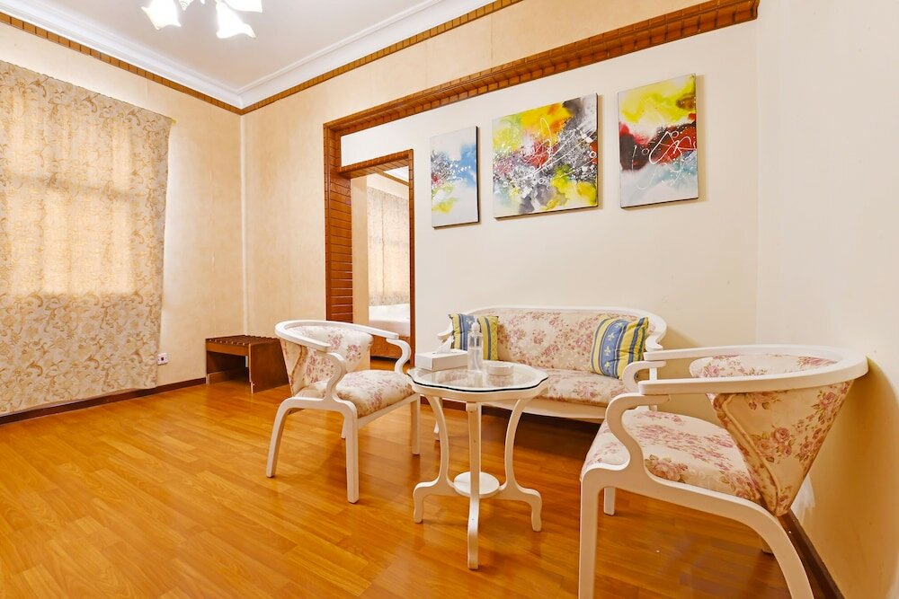 Фото Oyo 125 Moon Plaza Hotel