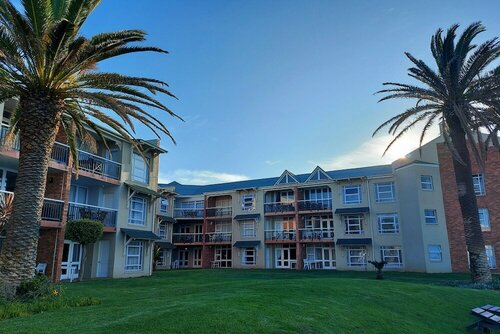 Гостиница First Group Brookes Hill Suites в Порт-Элизабет