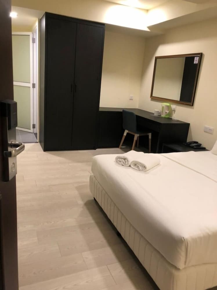 Фото Bishop Hotel