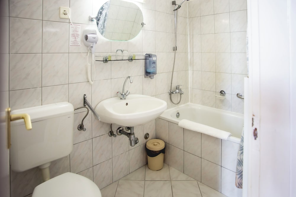 Фото Hotel Kapos