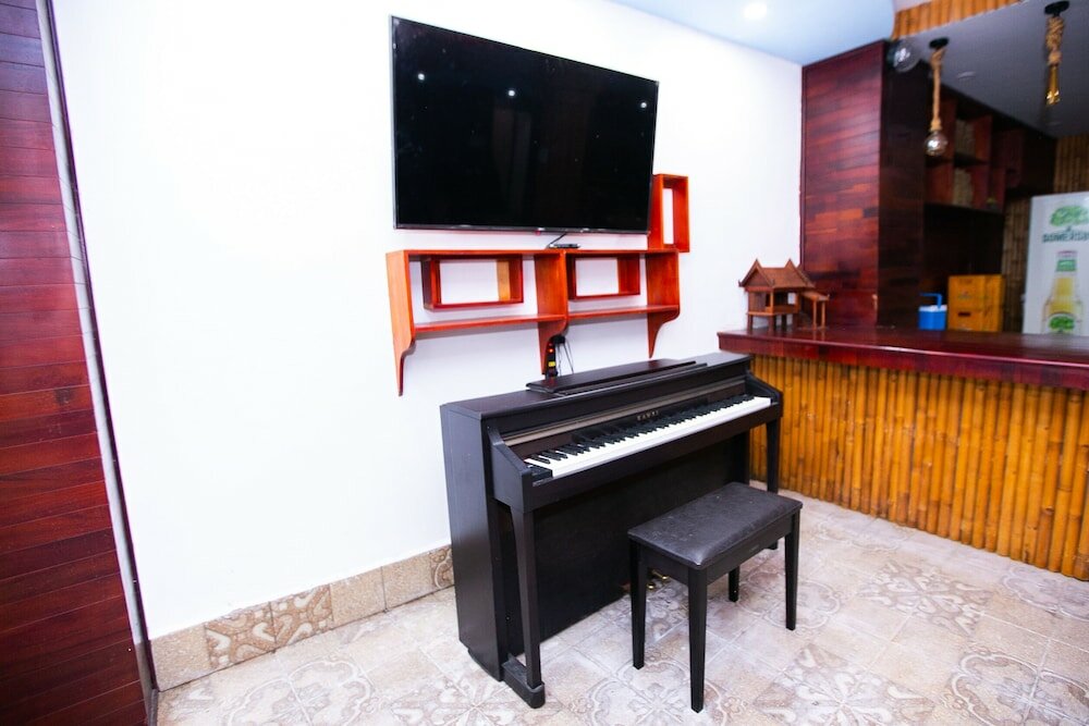 Фото Champion Hotel & Pub