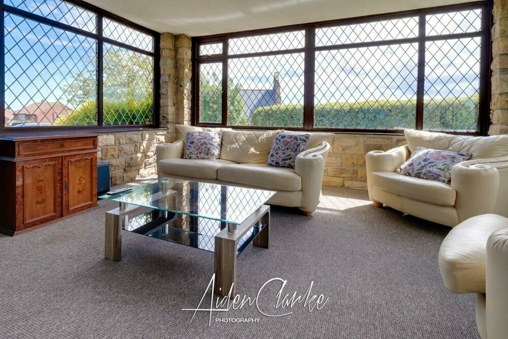 Hotel Stunning Residence set on Cliffside in Scarborough, Scarborough, photo