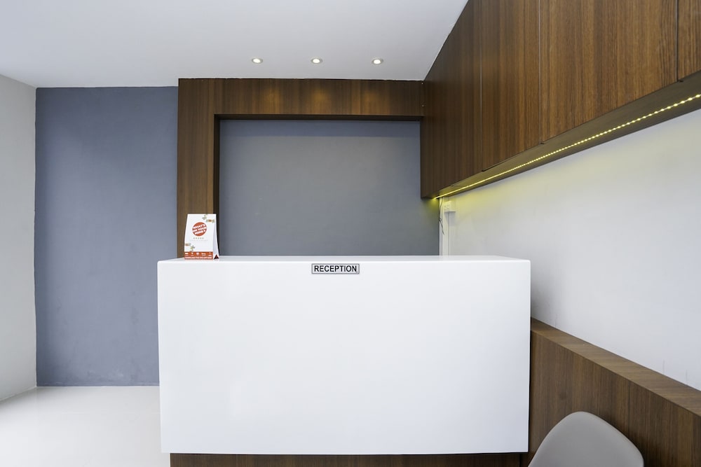 Фото Oyo 1985 F7 Residence