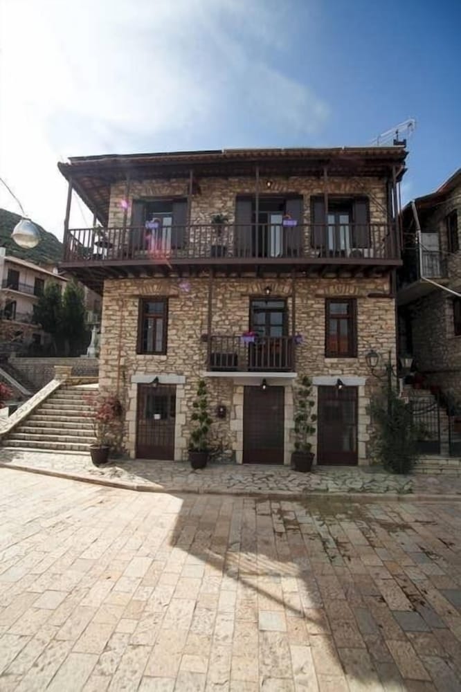 Фото отеля 1