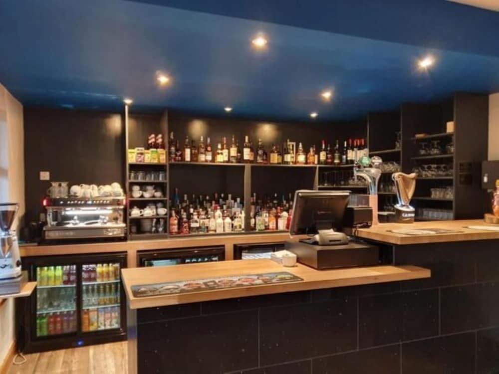 Фото West End Hotel