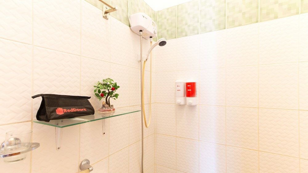 Фото RedDoorz near Robinsons North Tacloban