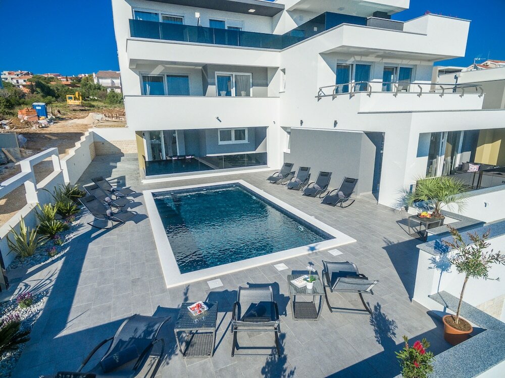 Фото Villa Magnifica Apartments with pool