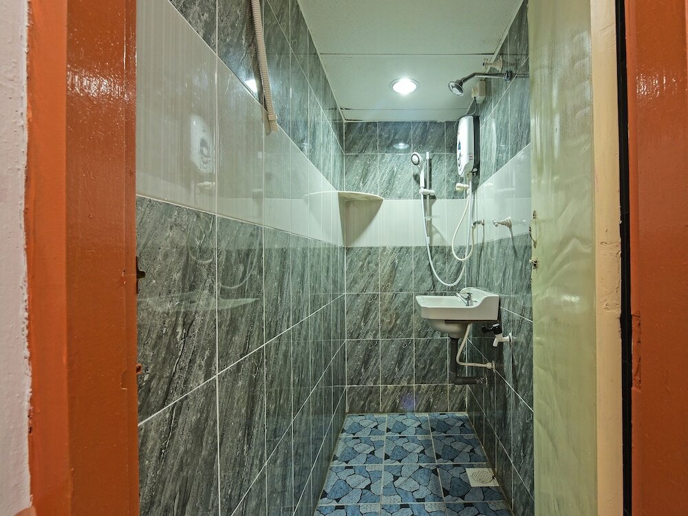 Фото Super Oyo Capital O 90659 Raintown Timbers Hotel