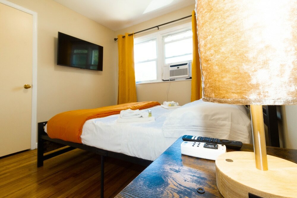 Фото Cheerful & Beautiful 3-Bedroom Ranch