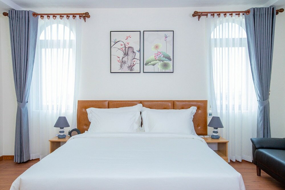 Фото Sea Breeze Hotel & Villa