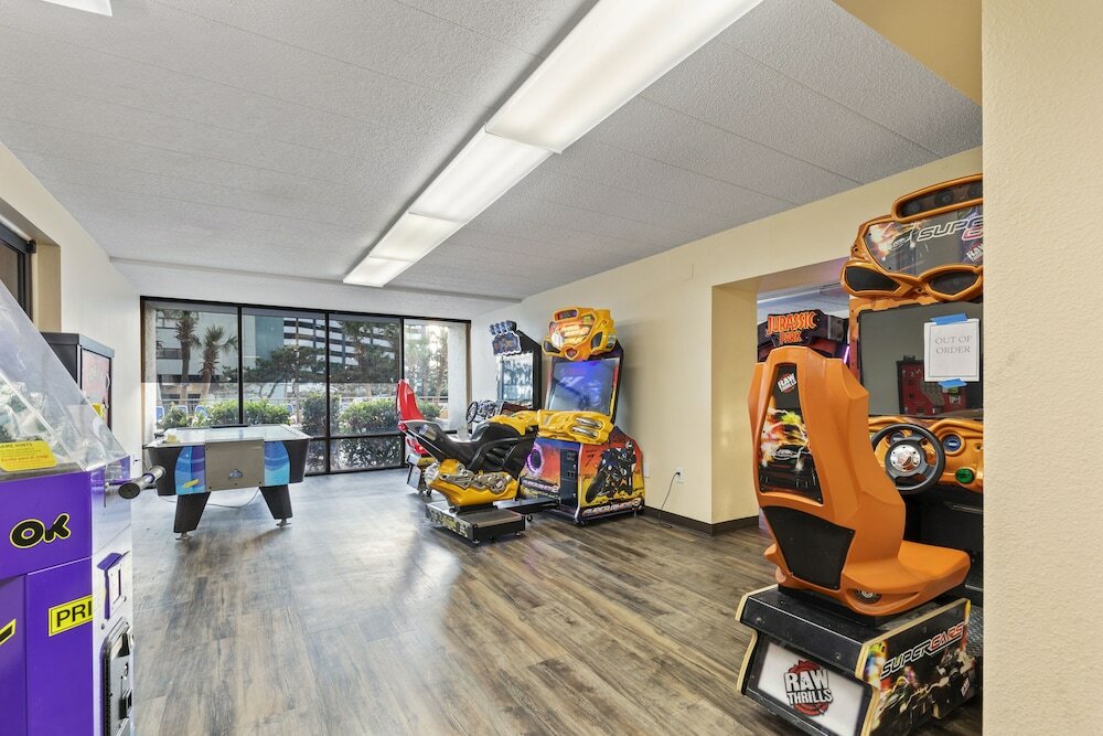 Фото Beachfront 10th-floor Studio Caravelle Resort