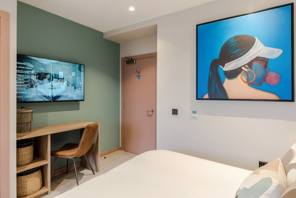 Фото Your Apartment Milton Keynes