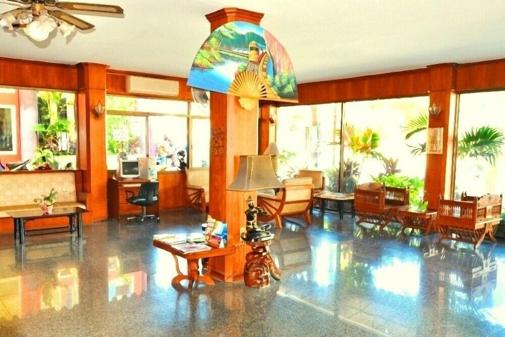 Фото Mr Mac's Hotel