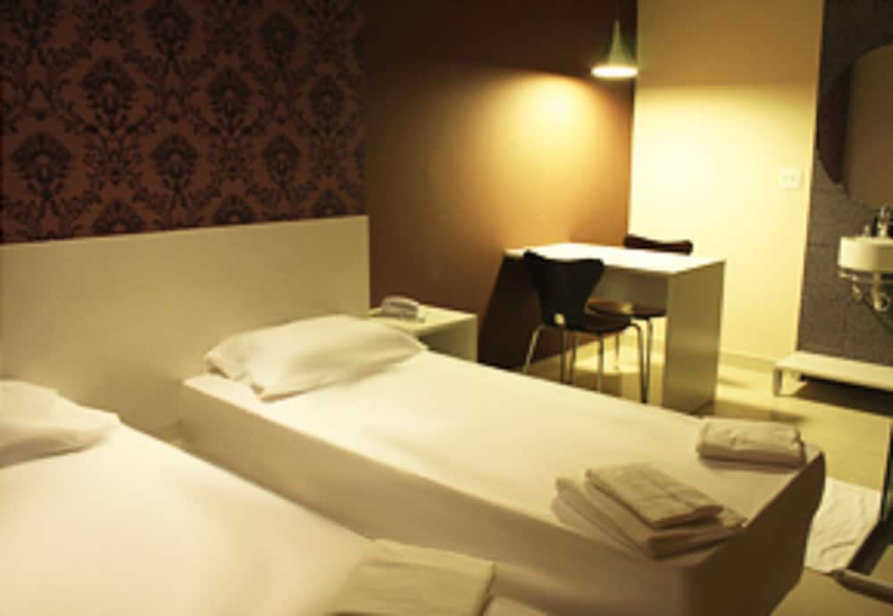 Фото Flex Inn Hotel - Adults Only