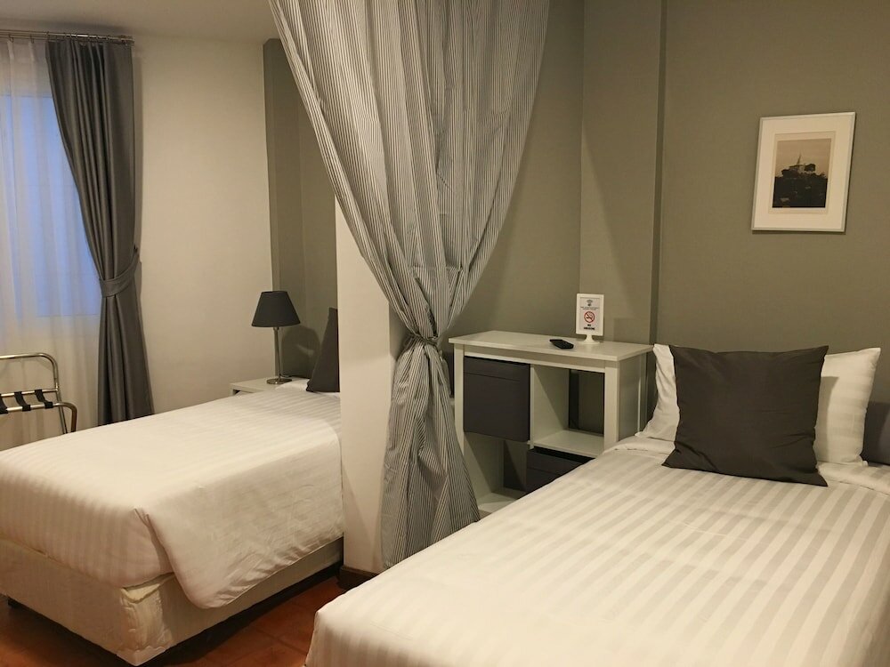 Фото Ratchadamnoen Residence