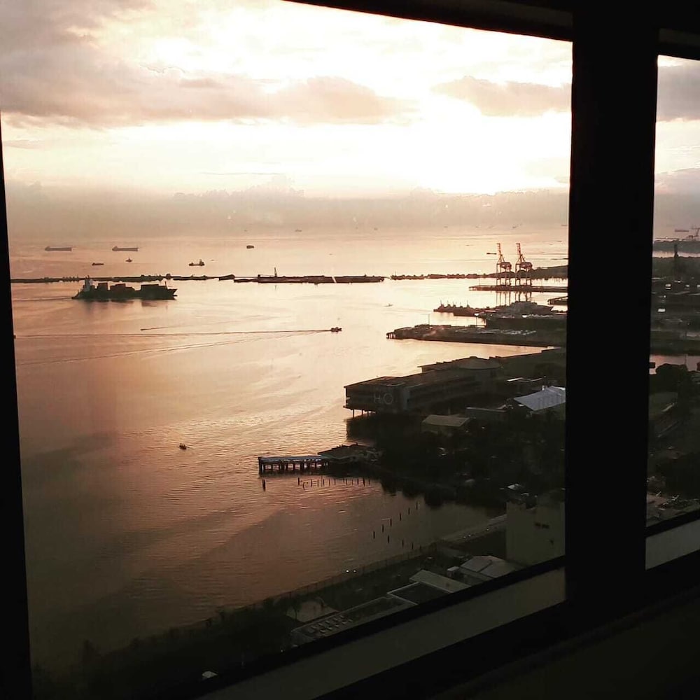 Фото Roxas Blvd Ermita Studio Us Embassy Mla