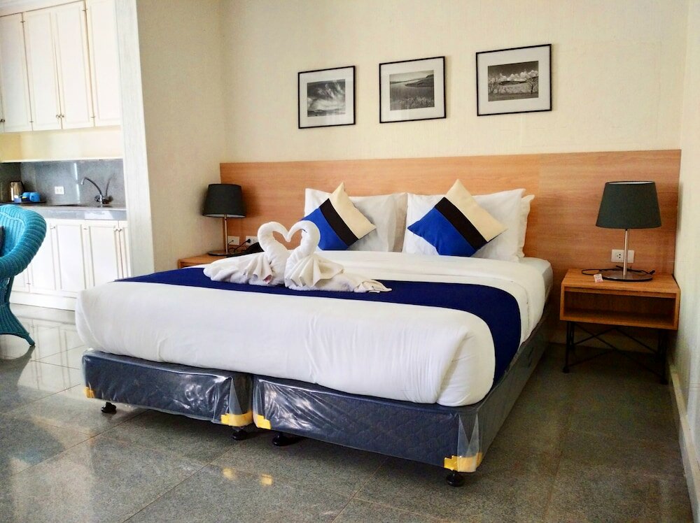 Фото отеля 2